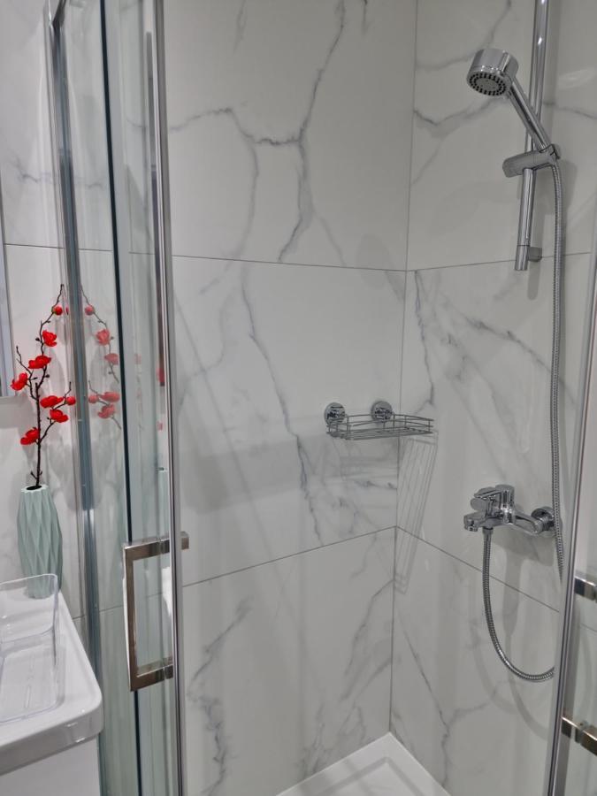 Carisa Deluxe Apartment With Jacuzzi Larnaca Eksteriør billede