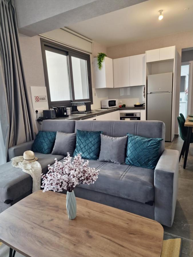 Carisa Deluxe Apartment With Jacuzzi Larnaca Eksteriør billede