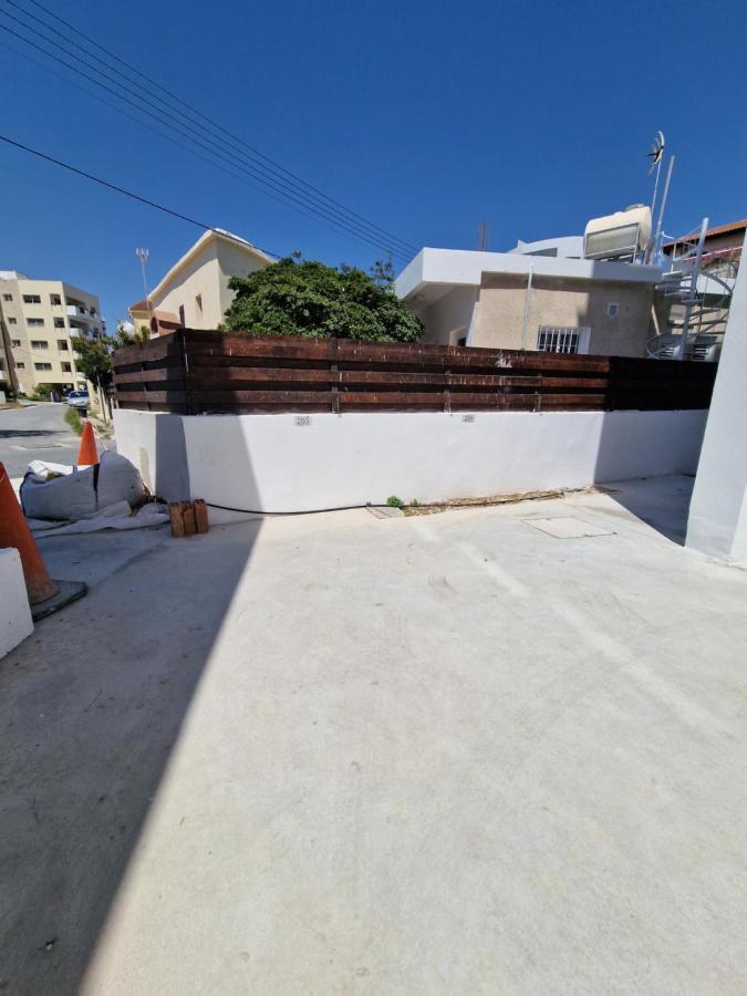 Carisa Deluxe Apartment With Jacuzzi Larnaca Eksteriør billede
