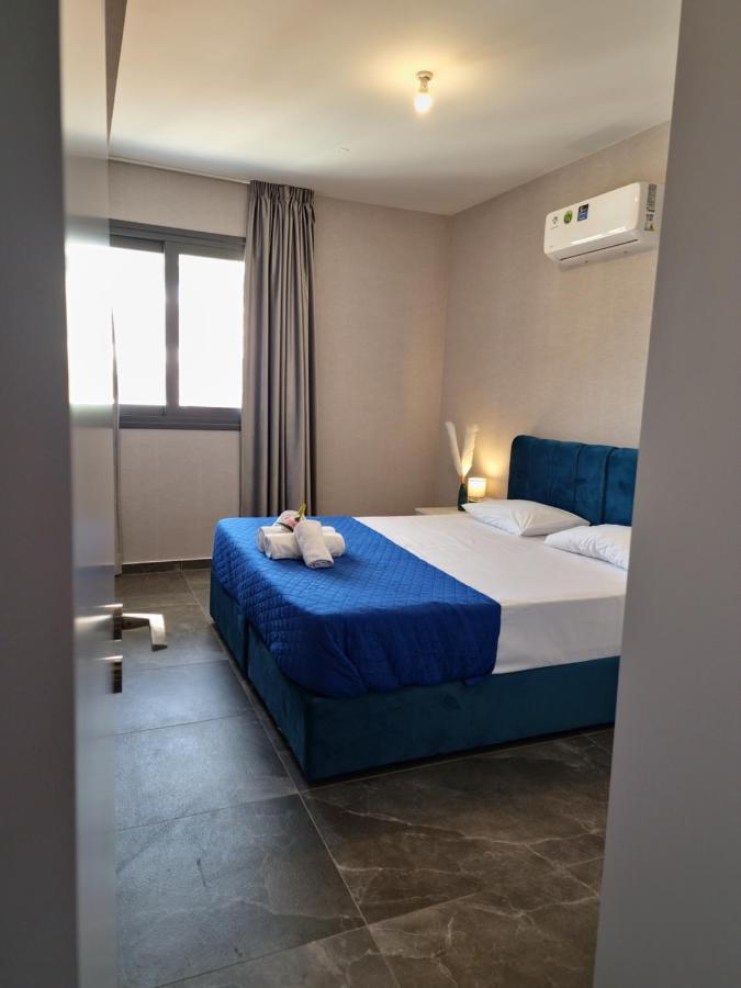 Carisa Deluxe Apartment With Jacuzzi Larnaca Eksteriør billede