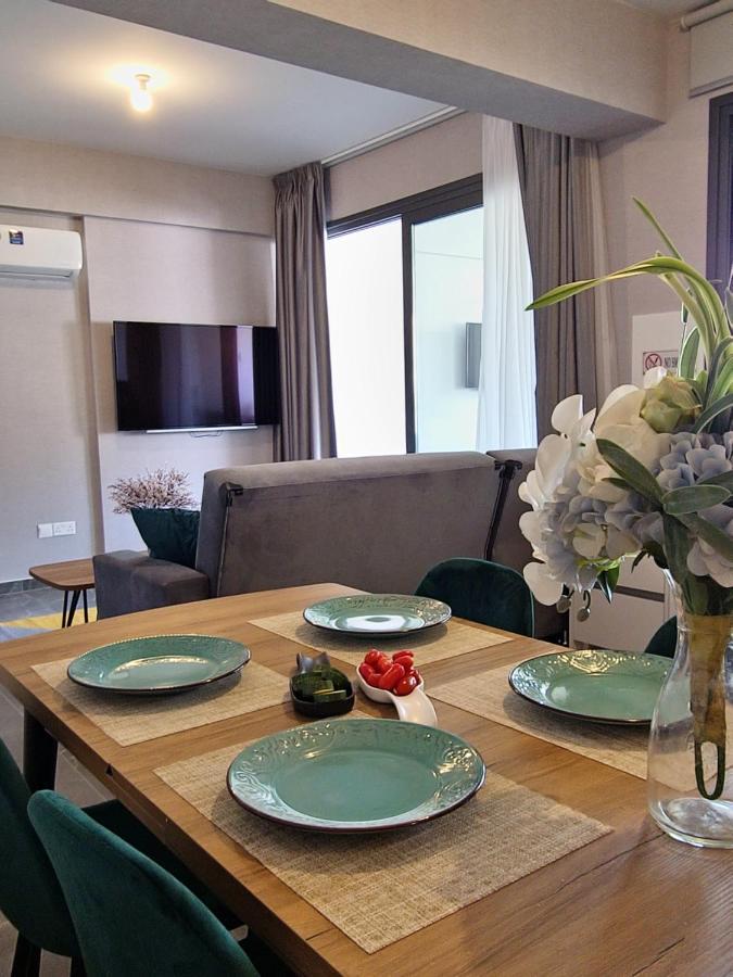 Carisa Deluxe Apartment With Jacuzzi Larnaca Eksteriør billede