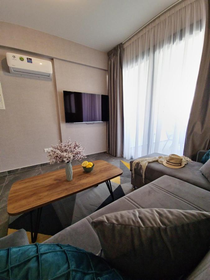Carisa Deluxe Apartment With Jacuzzi Larnaca Eksteriør billede