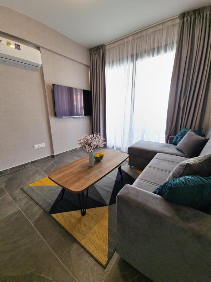 Carisa Deluxe Apartment With Jacuzzi Larnaca Eksteriør billede