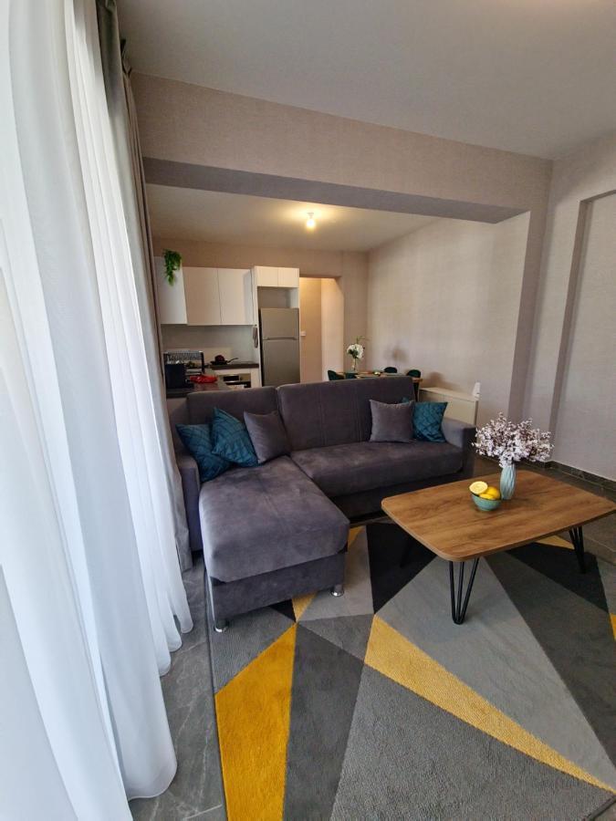 Carisa Deluxe Apartment With Jacuzzi Larnaca Eksteriør billede