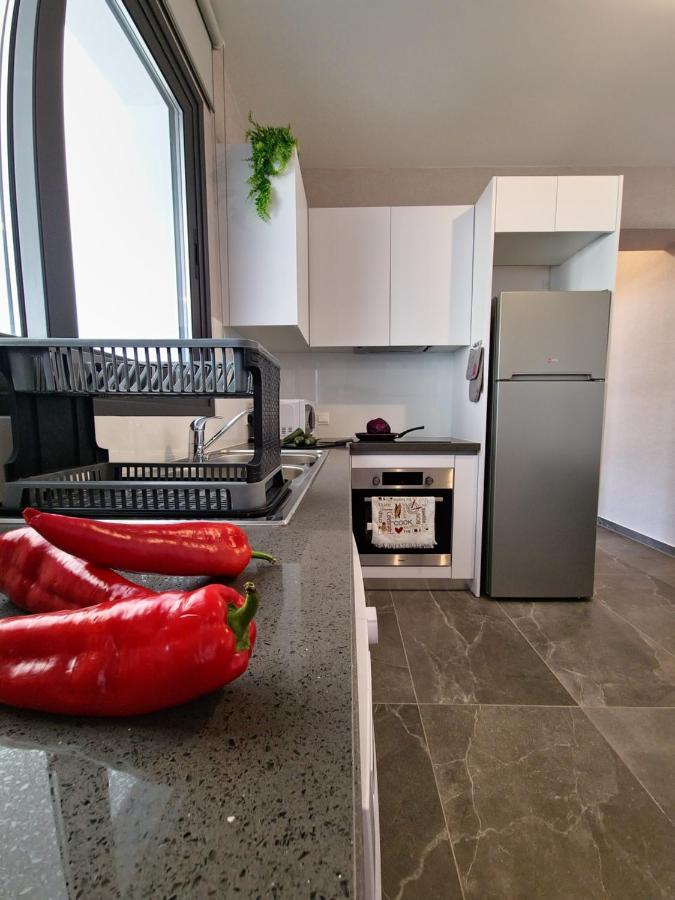 Carisa Deluxe Apartment With Jacuzzi Larnaca Eksteriør billede