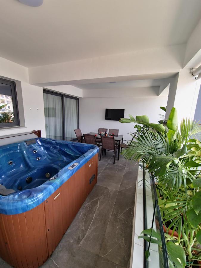 Carisa Deluxe Apartment With Jacuzzi Larnaca Eksteriør billede