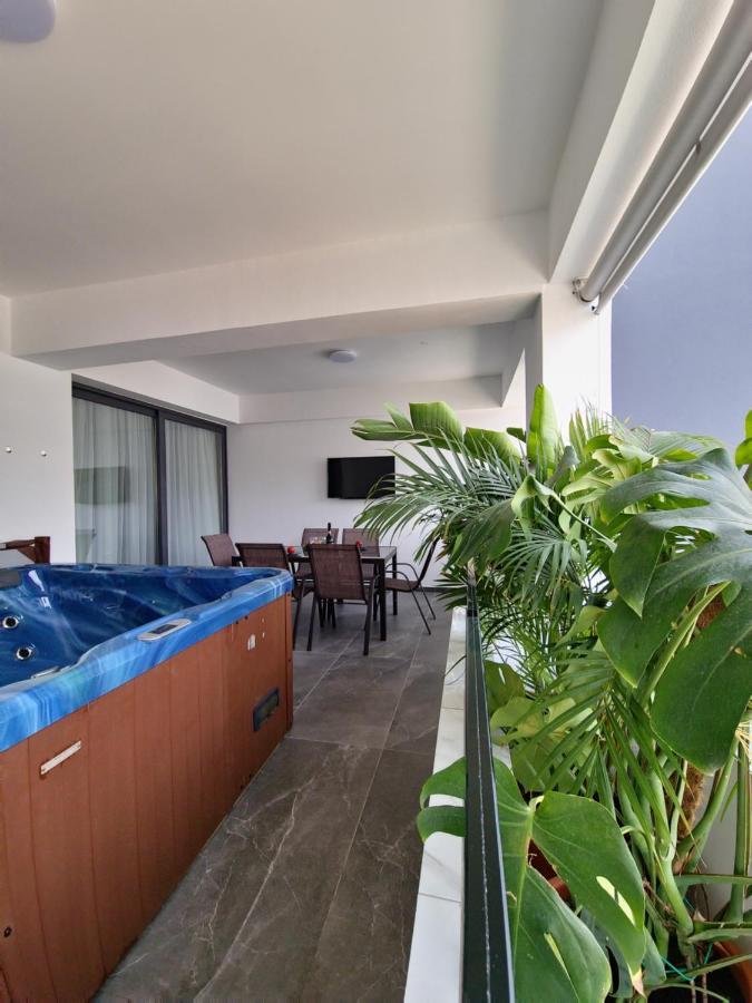 Carisa Deluxe Apartment With Jacuzzi Larnaca Eksteriør billede